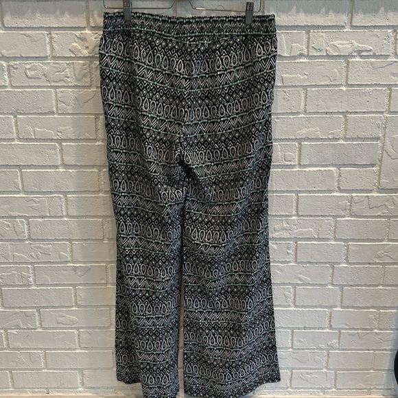 New Old Navy Pants Medium - Picture 10 of 15